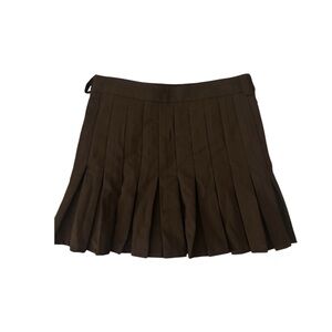 Brown Pleated Mini Skirt 🤎 It’s a kids skirt that can be used as a mini skirt!